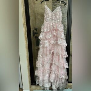 Ball-Gown/Princess V-Neck Sweep Train Lace
Prom Dresses With Sequins